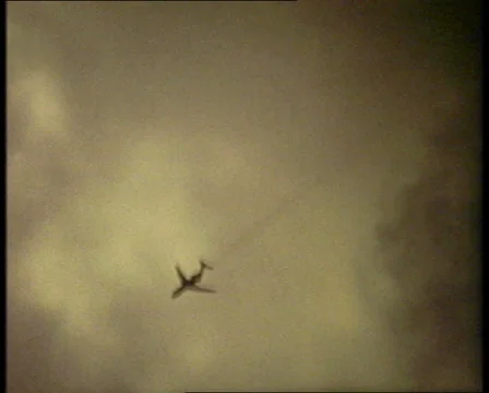 Old Airplane Passing By Vidéo 29860690
