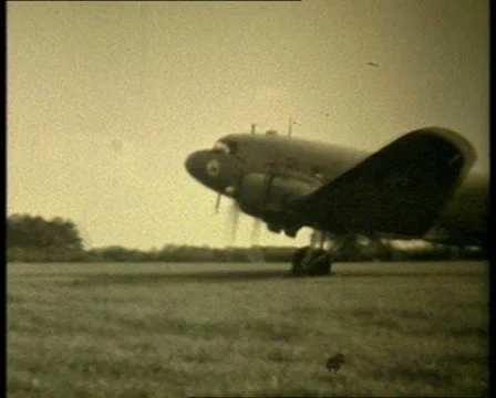 Old Airplane Taking Off Video stock 29861364