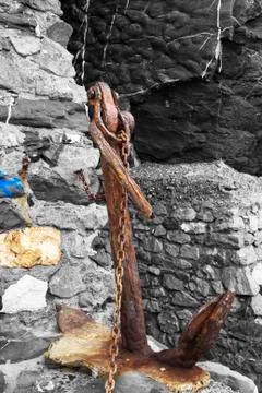An old anchor on the floor Foto stock