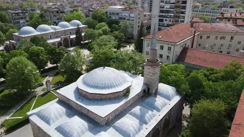 An old ancient turkish bath and closed market in Eastern Europe Vidéo 153480201