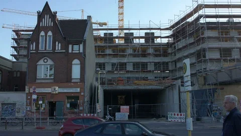 Old and new house 動画素材 80795705