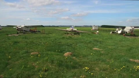 Old and new propeller planes in aviation museum Stock-Footage 66249661