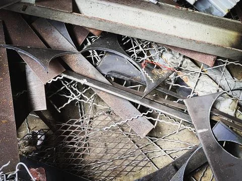 Old and rust Scrap irons plenty on floor,used metal,piled together in rubbish Stock-Fotos
