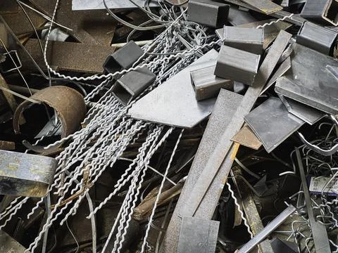 Old and rust Scrap irons plenty on floor,used metal,piled together in rubbish Foto stock