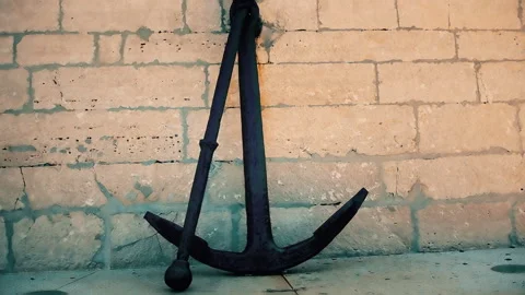 Old and rusty anchor exposed at city square. Video stock 152956412