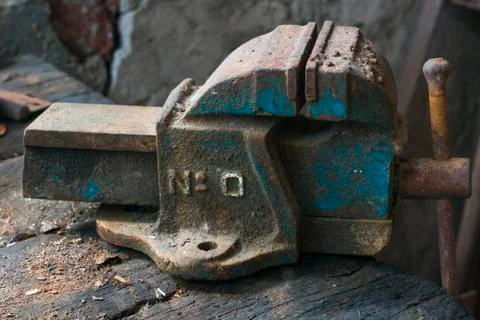 An old and rusty central forge. Bench vise. Foto stock