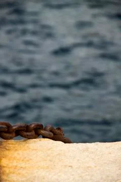 Old and rusty mooring post Foto stock
