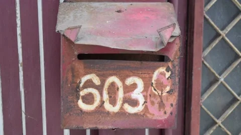 Old and rusty post box. Video stock 238133911