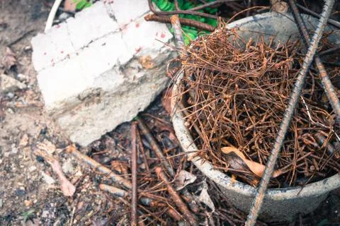 Old and rusty wire on construction site Foto stock