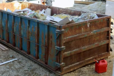 Old and used construction material in the new building construction work Stock-Fotos