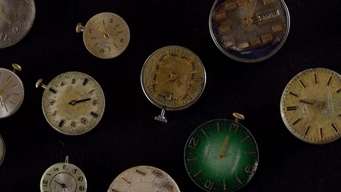 Old antique watch rotating. Vídeos de archivo 70152994
