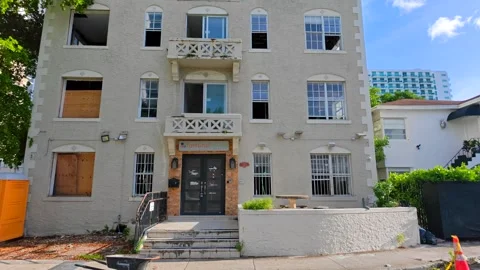 Old apartment building Edgewater Miami soon to be demolished to make room f.. Vídeos de archivo 345748811