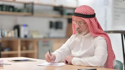 Old Arab Businessman Trying to Write on Paper Video stock 139777406