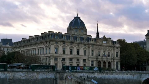 The old architecture of Paris. Stockbeeldmateriaal 102956491