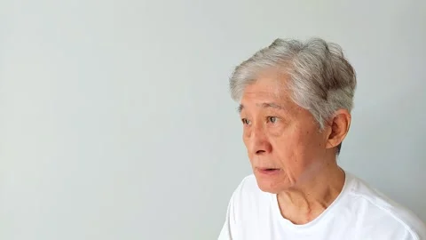 Old Asian Man Making Rejection Gesture by Shaking His Head in Slow Motion Vídeos de archivo 345861421
