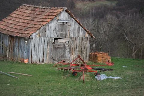 Old barn in the countryside 库存照片