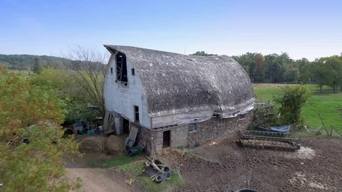 Old Barn- Drone approach and flyover (Color corrected) Video stock 89401228