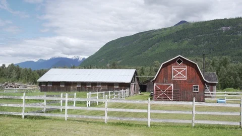 Old barn time lapse Stock Footage 105381998