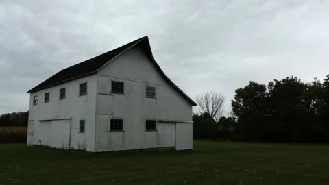 An Old Barn in the Wind Video stock 151256285