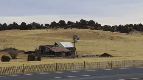 Old barn windmill 库存影片 240339651