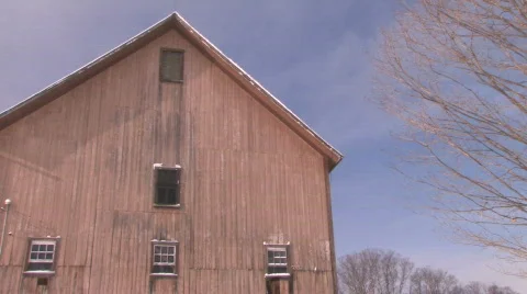 Old Barn: Winter in Vermont Video stock 646857