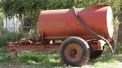 Old barrel on wheels 動画素材 68991400