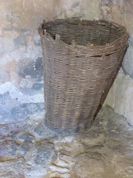 Old baskets for the collection of flour in the old mills Foto stock