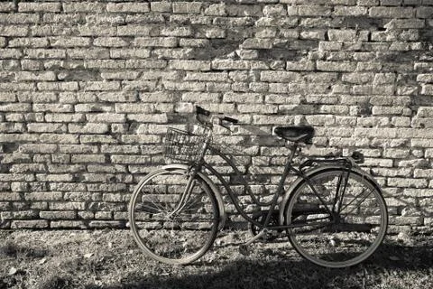 Old bicycle parked long an external wall in Burano island, Venice (vintage .. Stock Photos