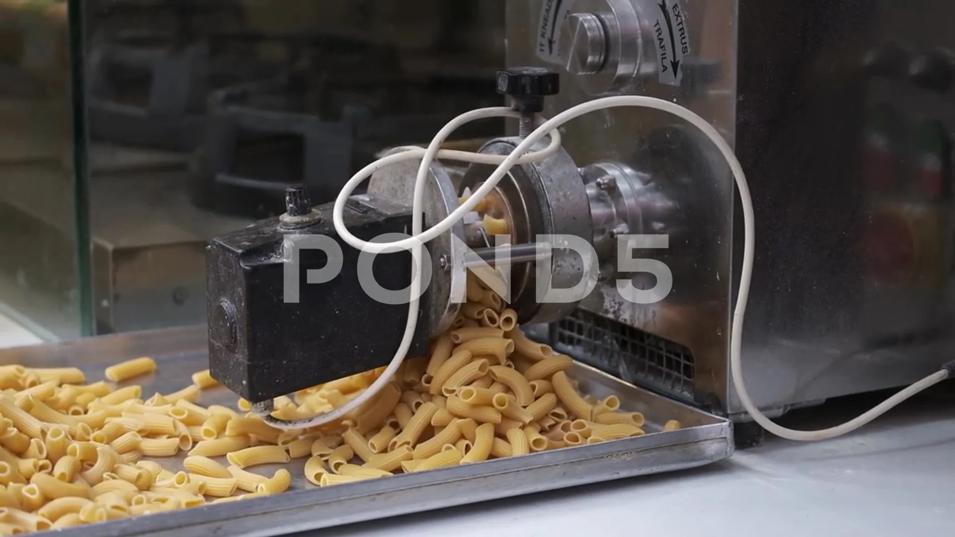 Production of spaghetti - machine produc, Stock Video