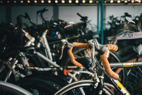 Old bikes in the warehouse Foto stock