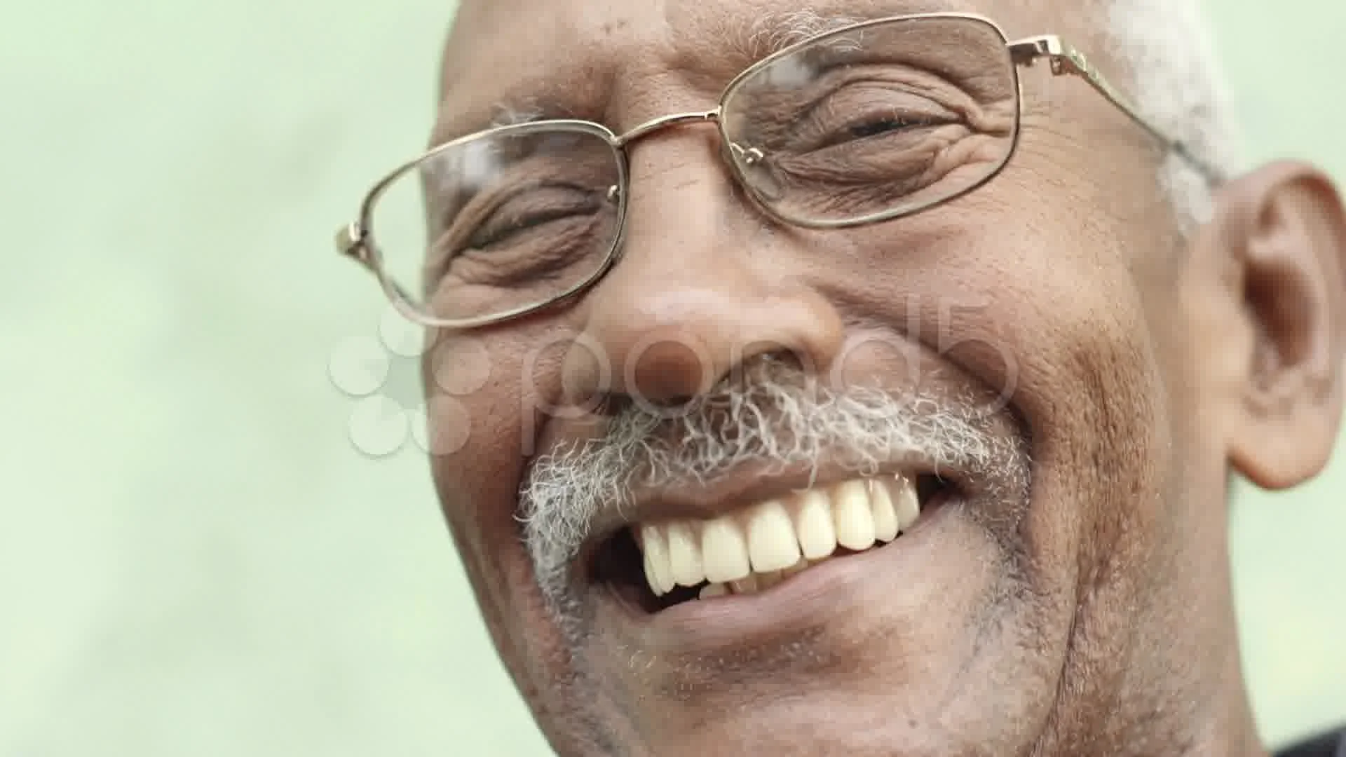flugt Forud type FALSK Old black man with glasses and mustache ... | Stock Video | Pond5