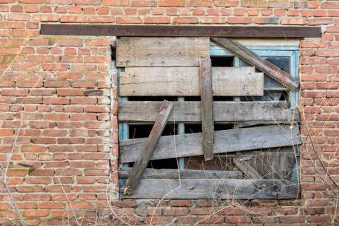 Old boarded-up window on brick wall Stock-Fotos