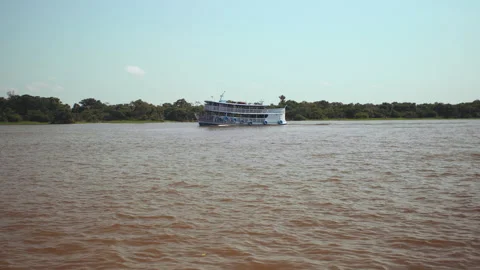 Old boat floating at Amazon river with brown water Vídeo Stock 164047912