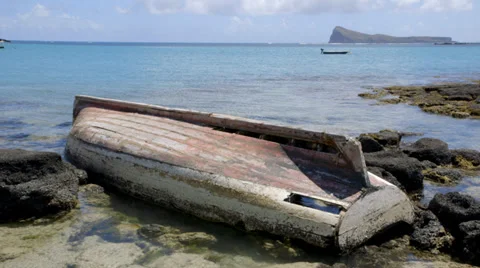 Old Boat with leak Stock-Footage 32152329