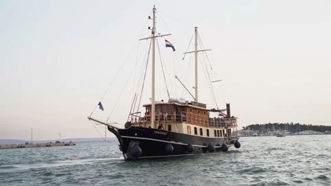 Old boat sailing on the see Video stock 160494898