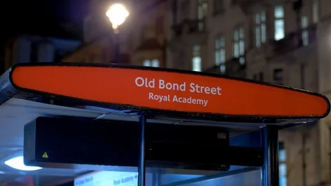 Old bond street bus stop in London - LONDON, ENGLAND - DECEMBER 11, 2019 스톡 동영상 121526432