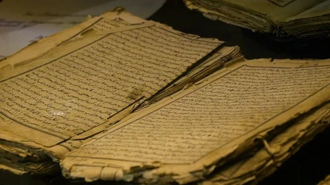 An old book in Arabic in the museum 库存影片 119478524