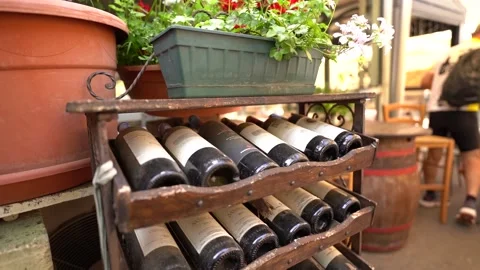 Old bottles of red wine on a stand Vídeo Stock 197631676