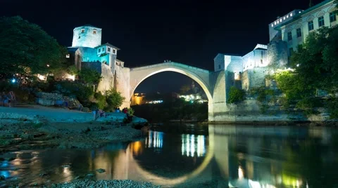 Old bridge in Mostar by night Видео 58889670