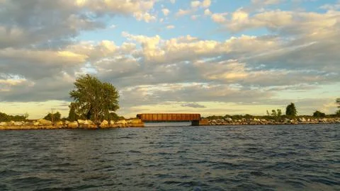 Old bridge for train next to a lake Foto stock