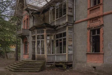 Old broken down abandoned building Stock Photos
