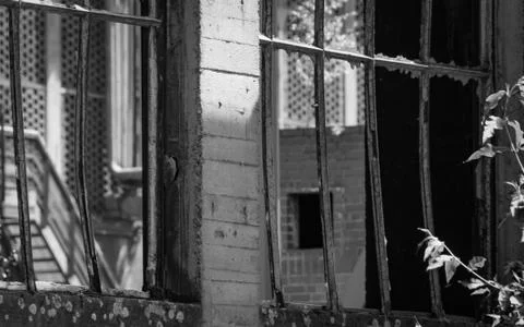 Old broken factory window Foto stock