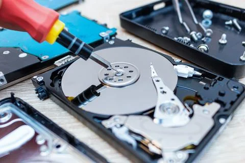 Old broken hard disk drives composition in a repair recovery service concept  스톡 사진