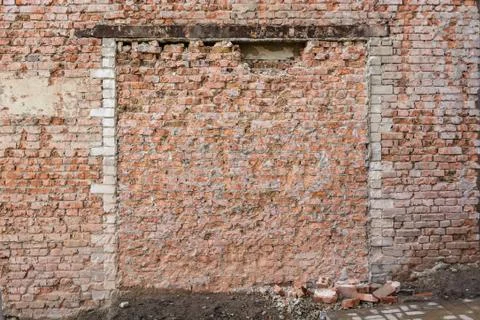 Old broken red brick wall Foto stock