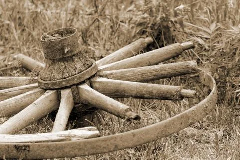 Old broken wagon wheel Stock Photos