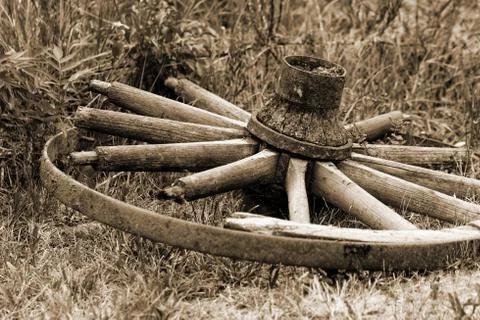 Old broken wagon wheel Stock Photos
