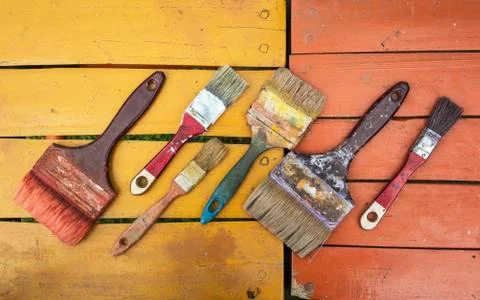 Old brushes on colors Foto stock