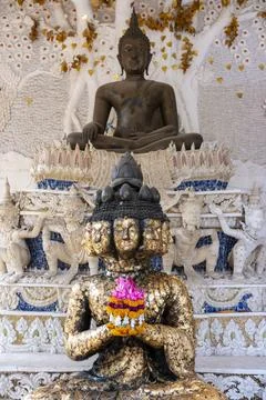 The old Buddha statue Stock Photos