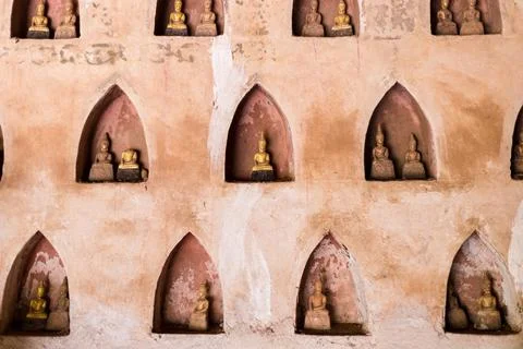 Old buddhist statues Stock Photos