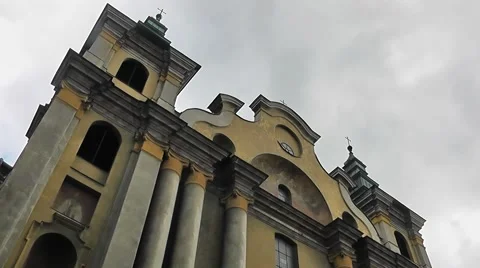 Old building with deep black windows 動画素材 41387735